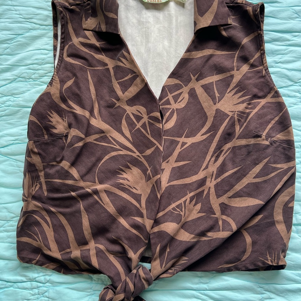 Tommy Bahamas Sleeveless Tie Bottom Top. Brown, tropical print